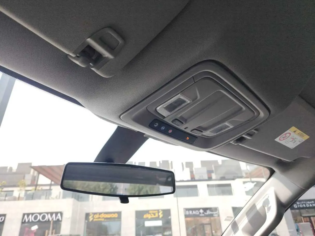 Car image 35