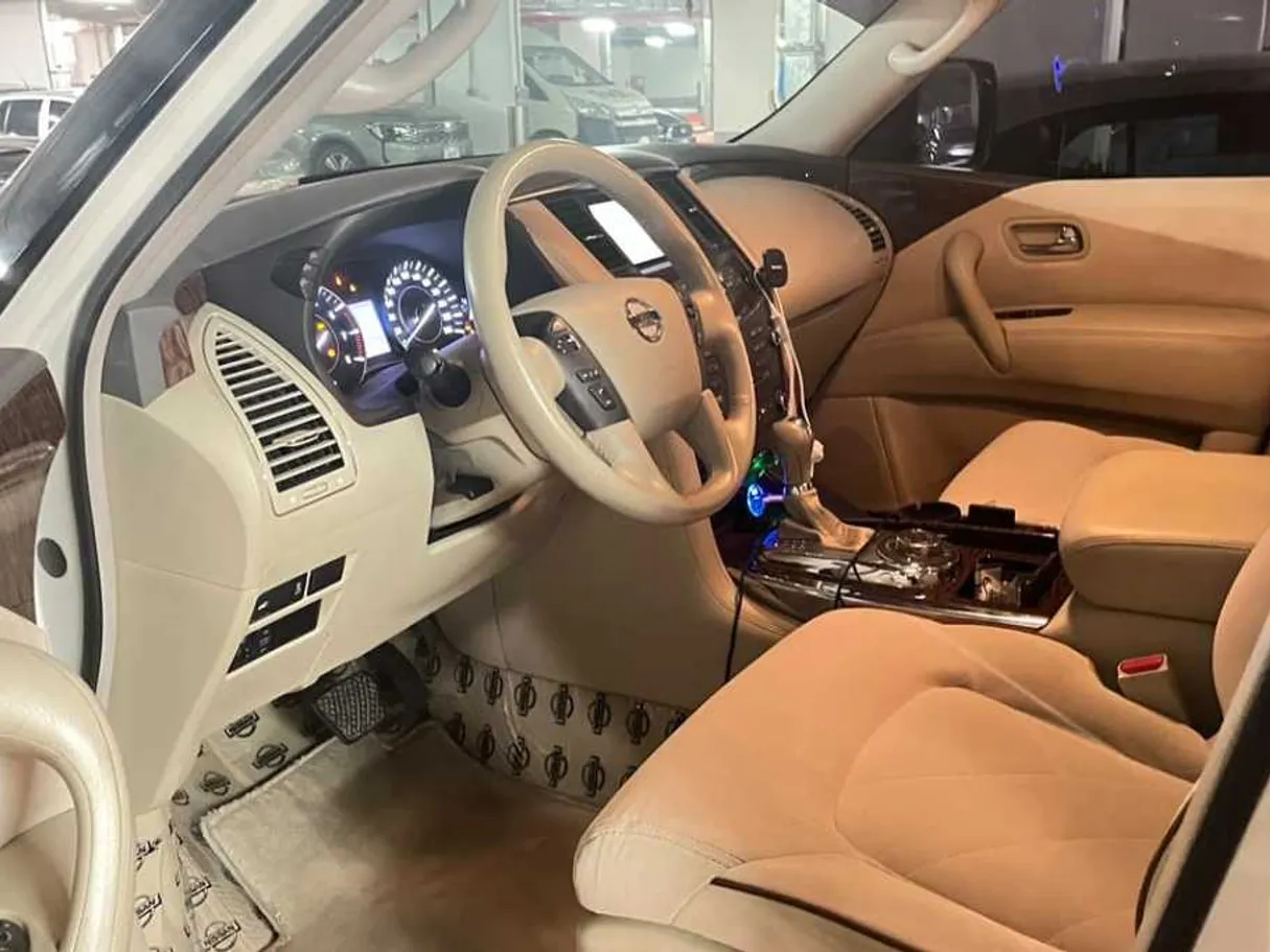 Car image 10