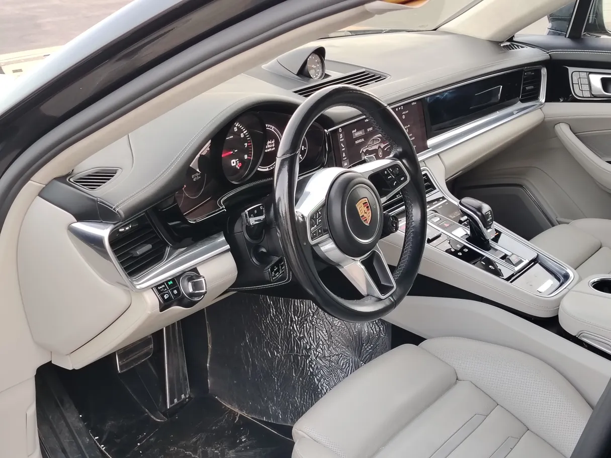 Car image 12