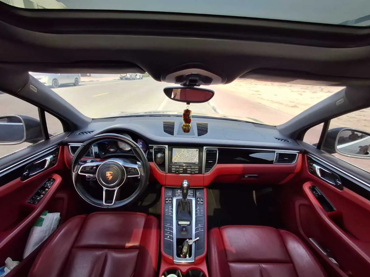Car image 14