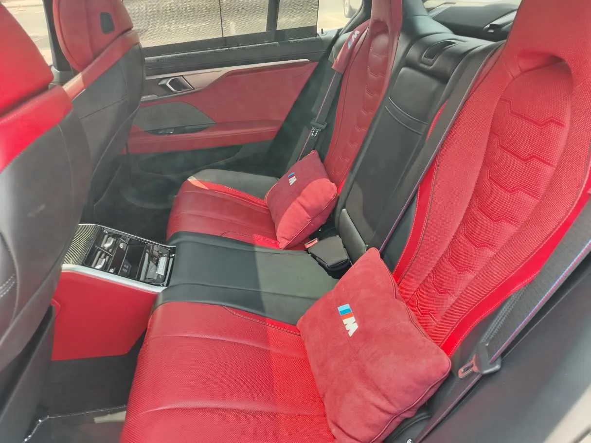 Car image 16