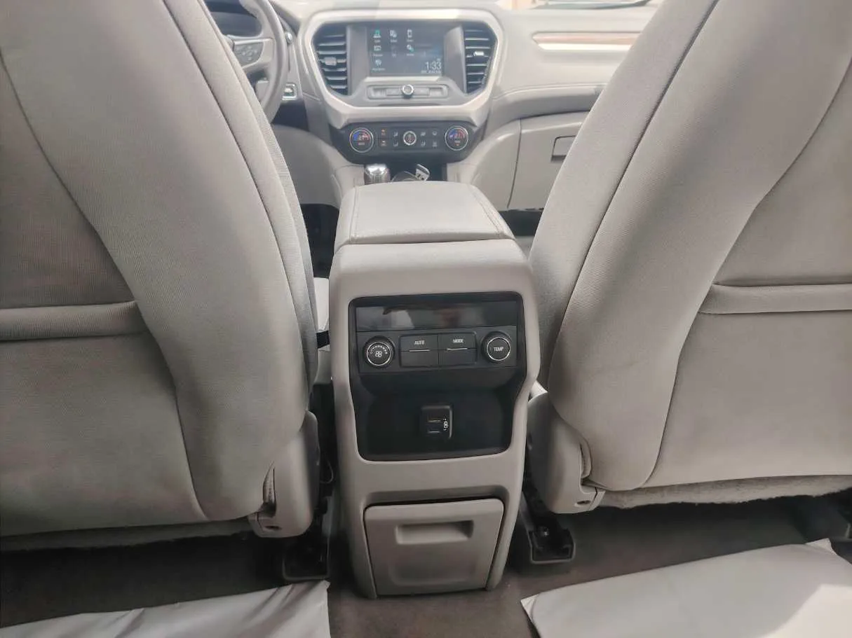 Car image 32