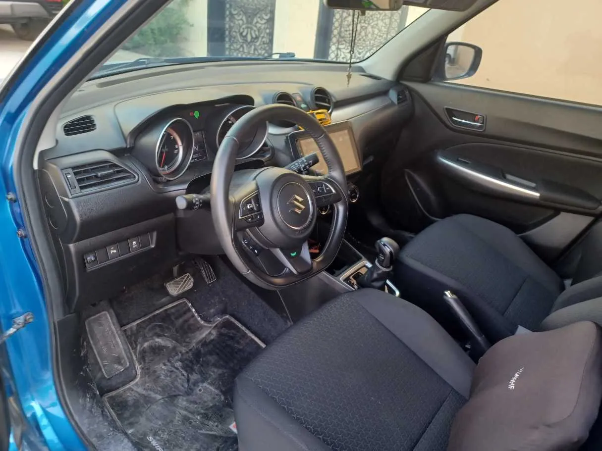 Car image 12