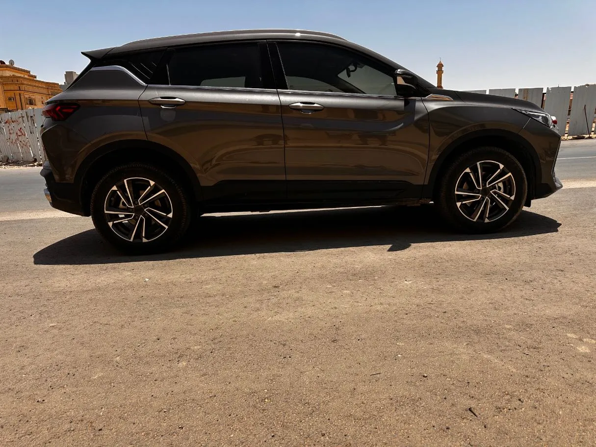 Car image 4