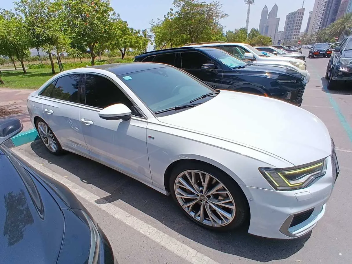 Car image 8