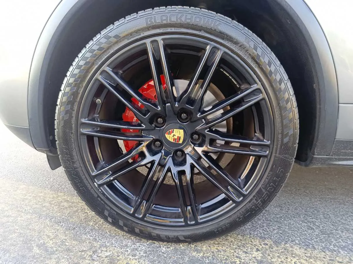 Car image 10
