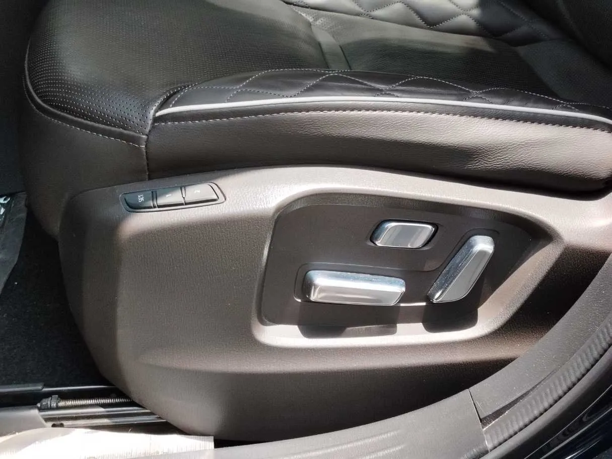 Car image 36