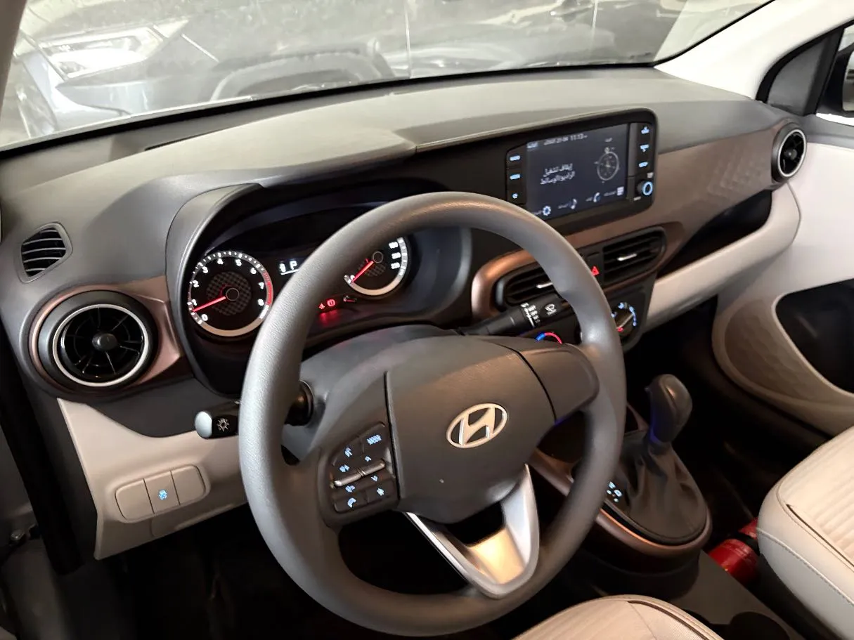 Car image 11
