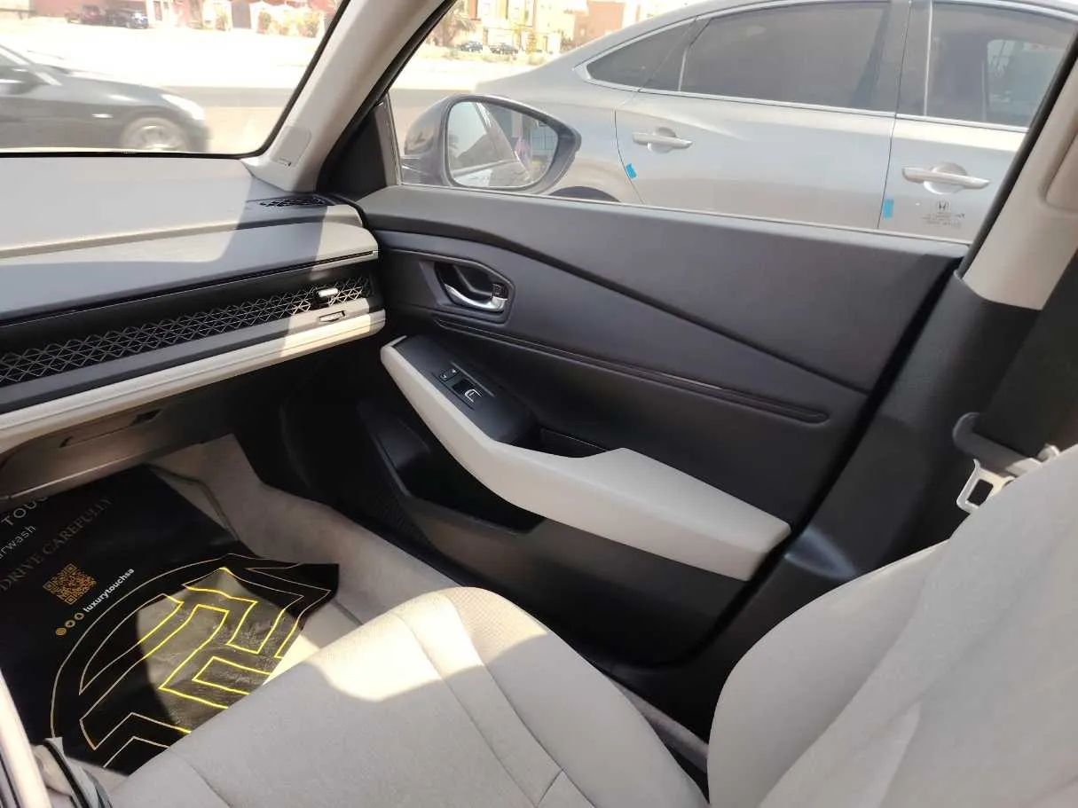 Car image 43