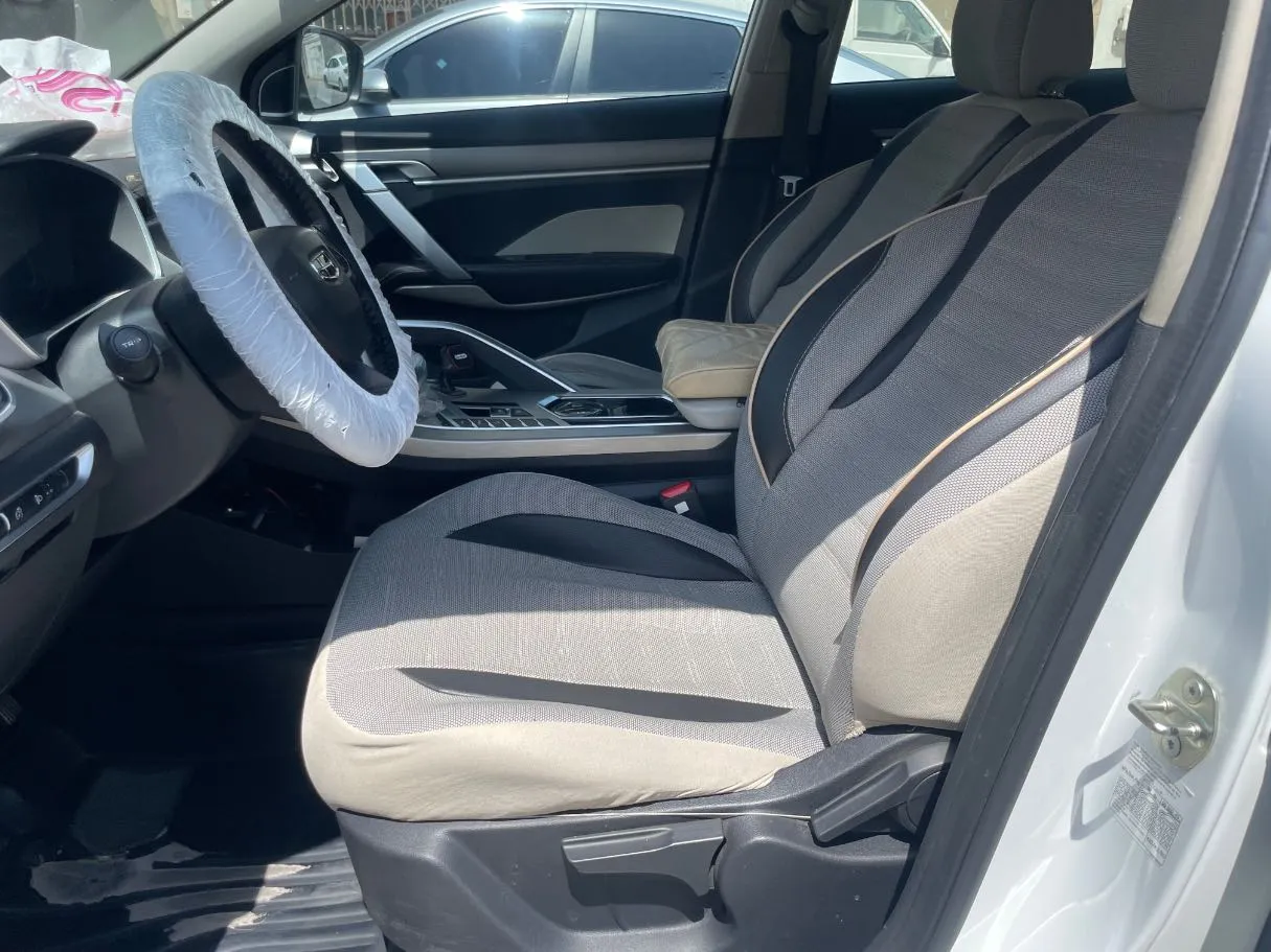 Car image 12