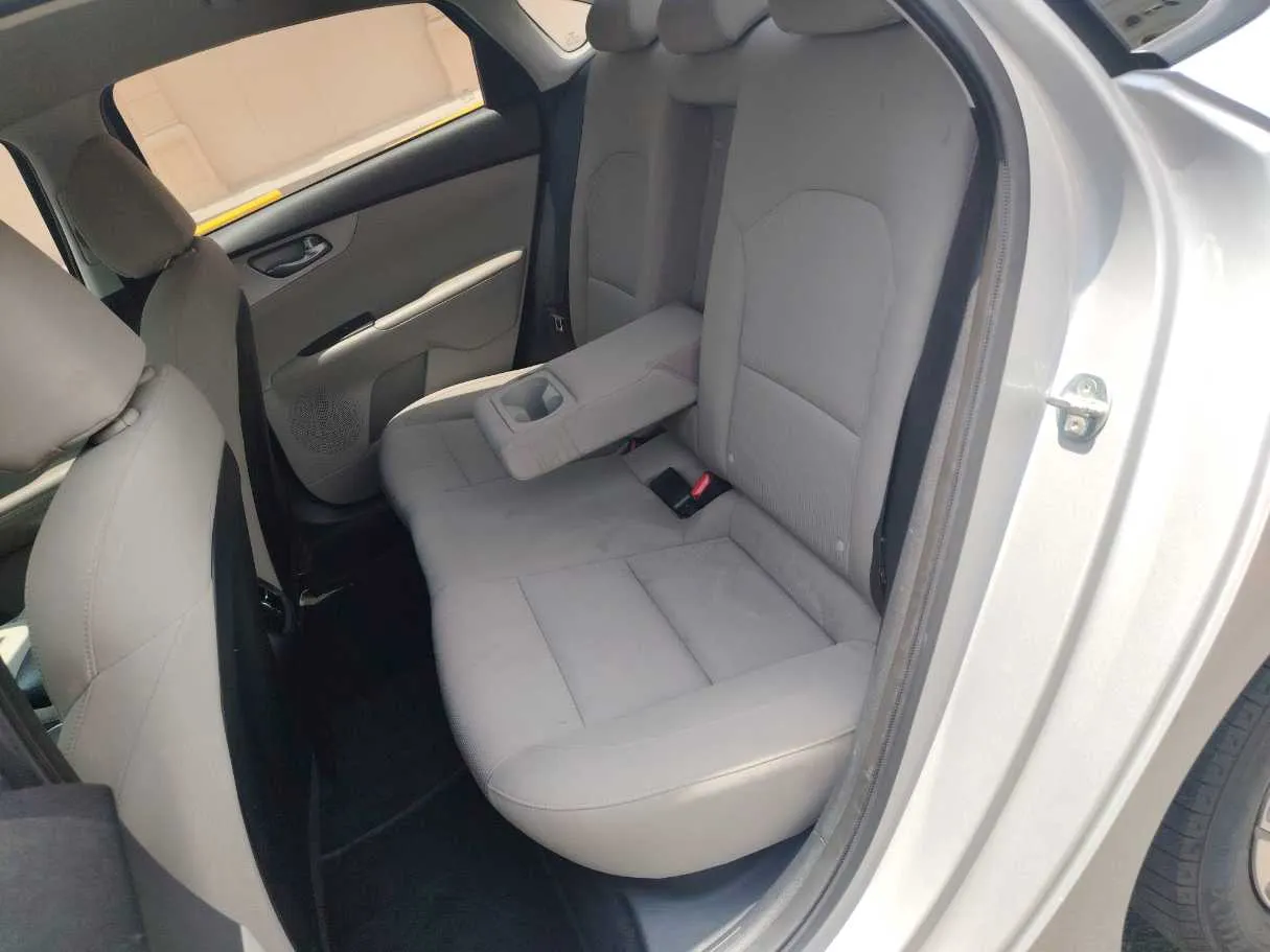 Car image 15
