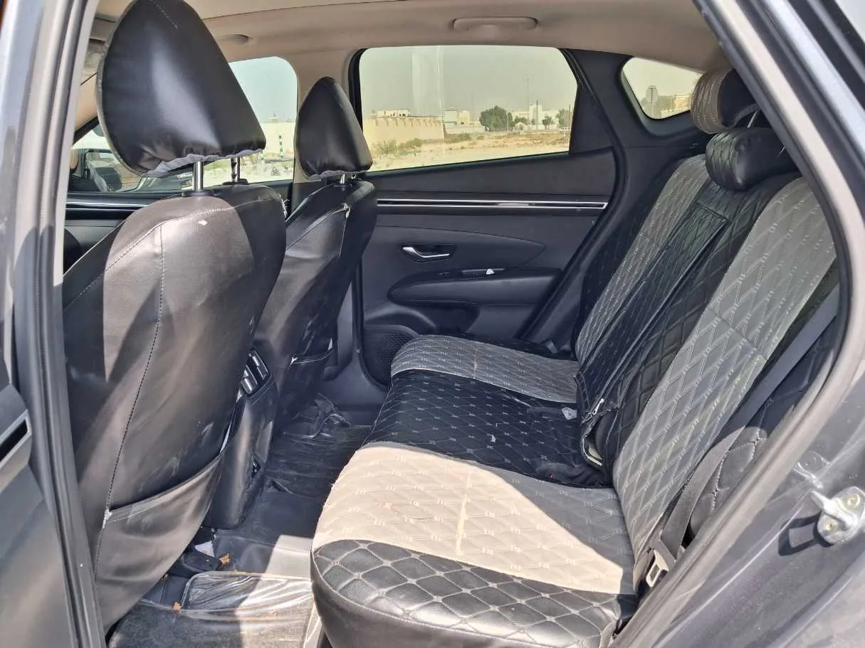 Car image 13