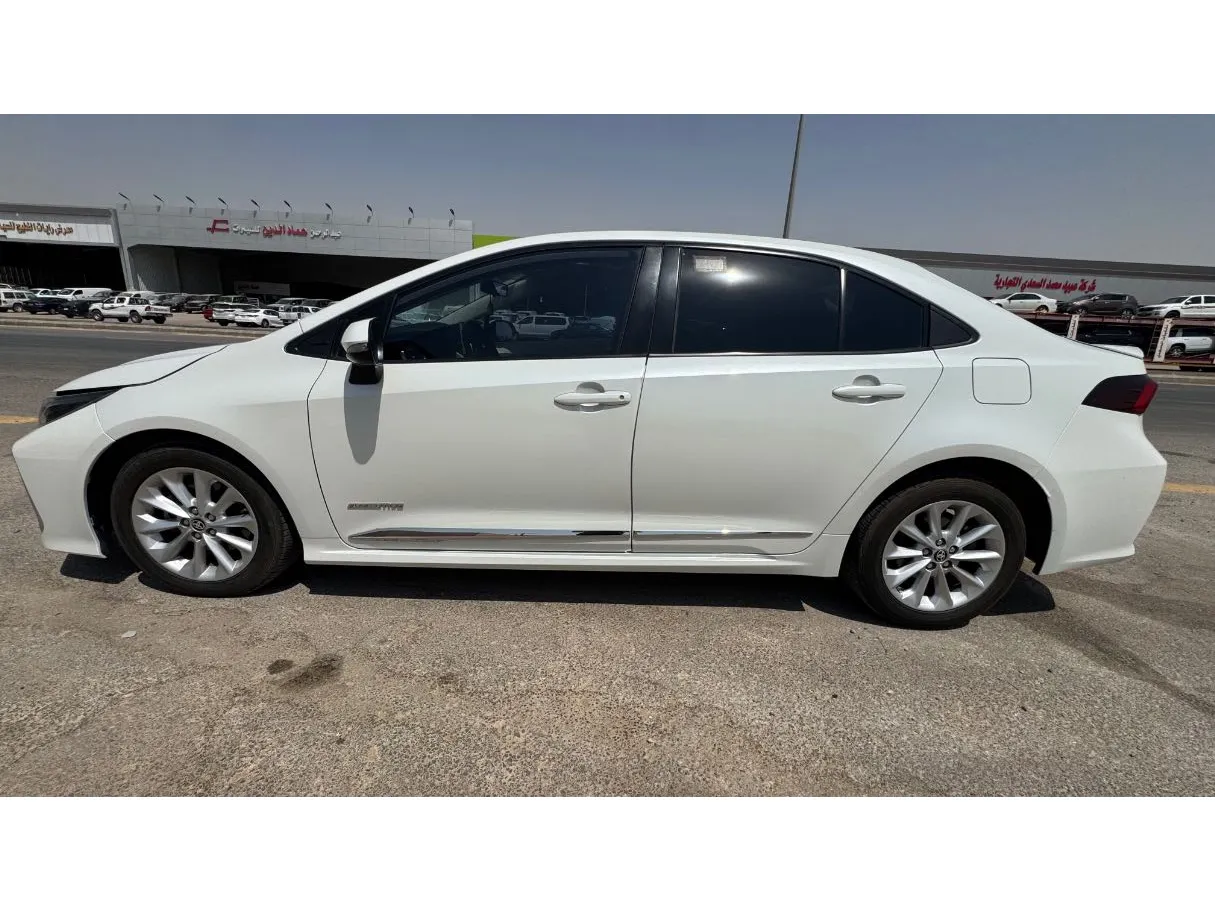 Car image 8