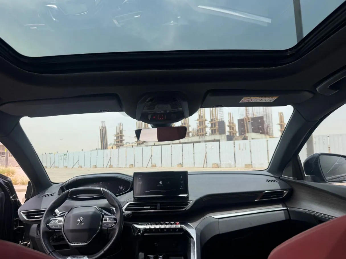 Car image 14