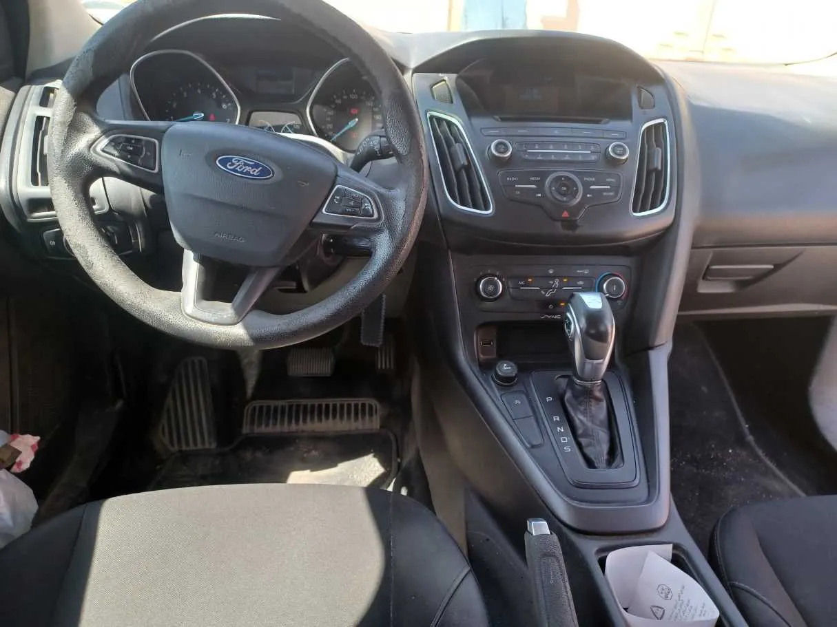 Car image 16