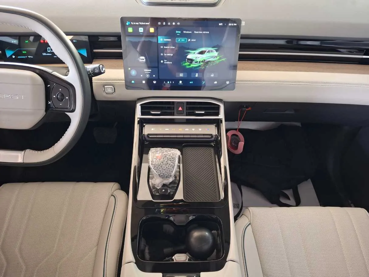 Car image 15