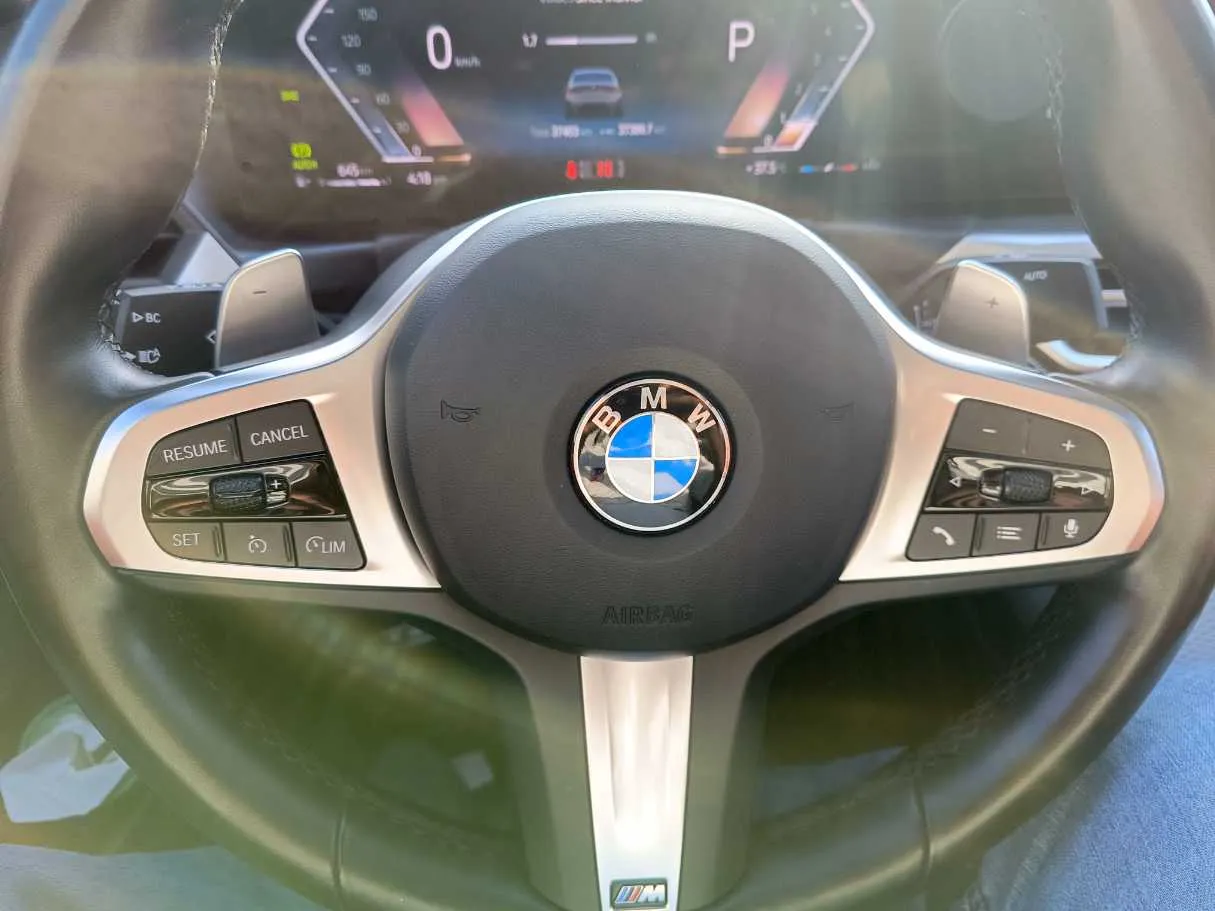 Car image 30