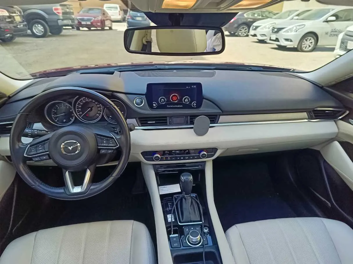 Car image 19