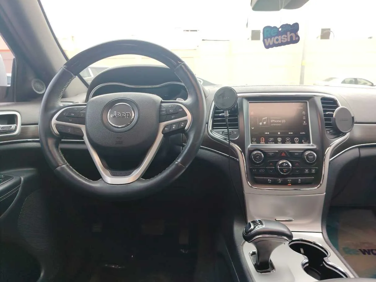 Car image 19