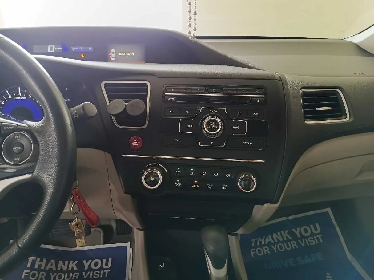 Car image 16