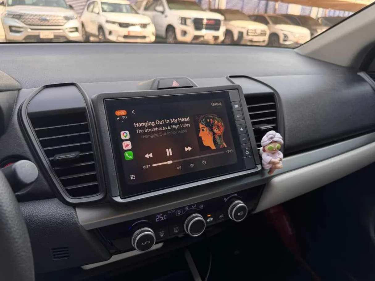 Car image 19