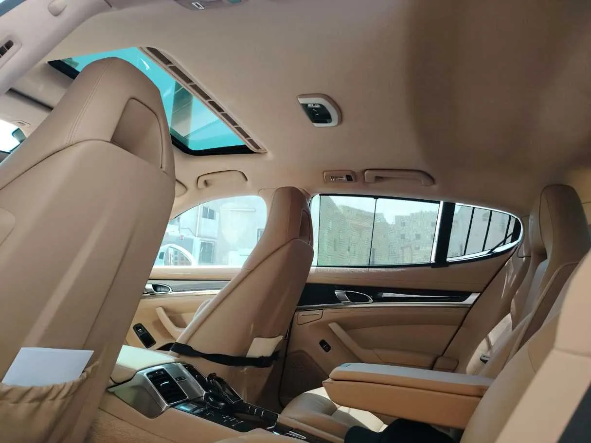 Car image 18