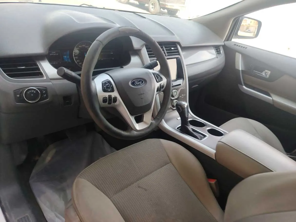 Car image 14