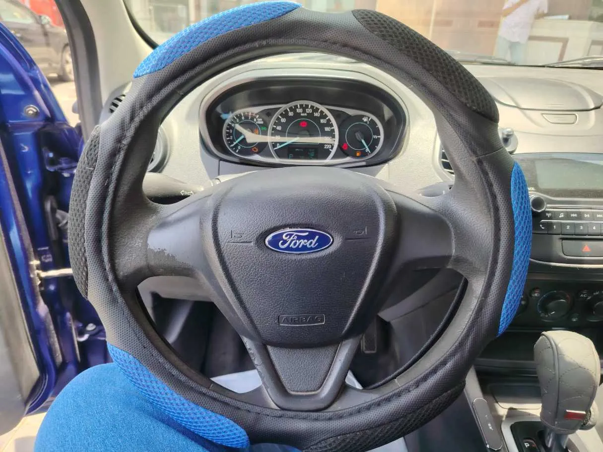 Car image 25