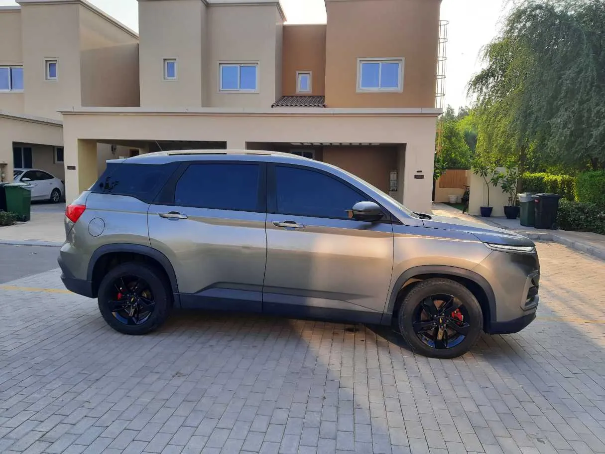 Car image 8