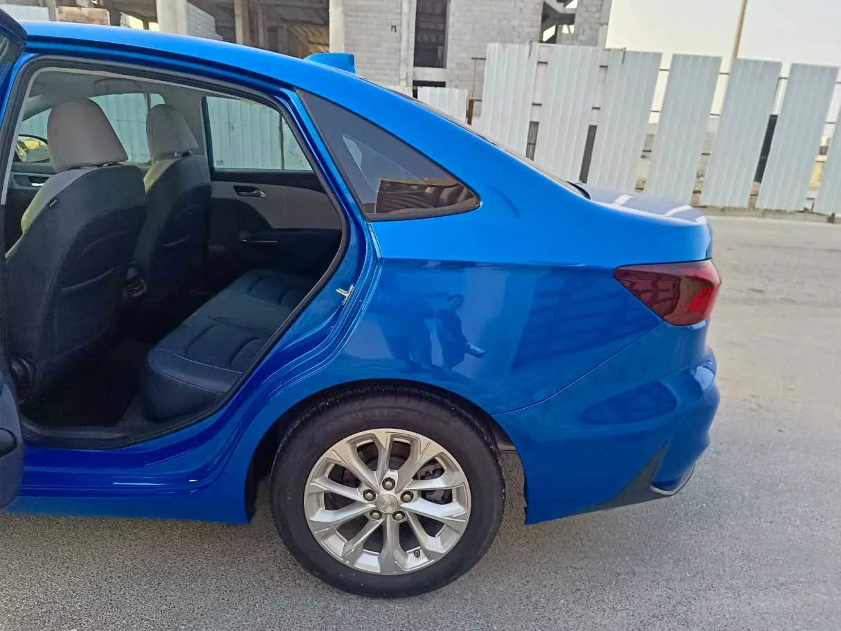 Car image 15