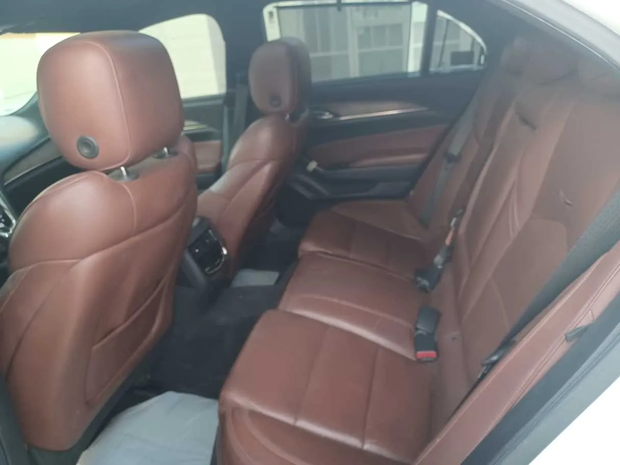 Car image 15