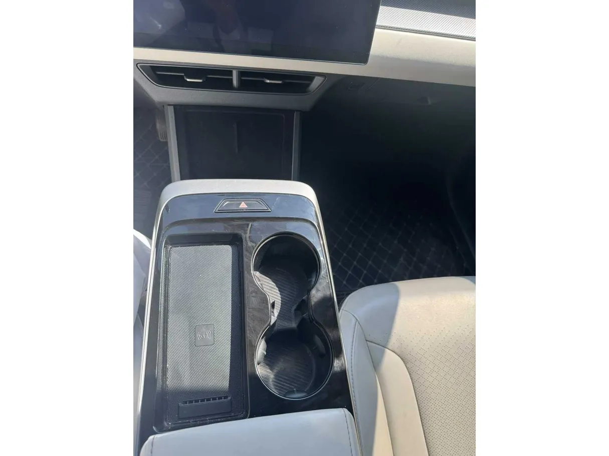 Car image 34