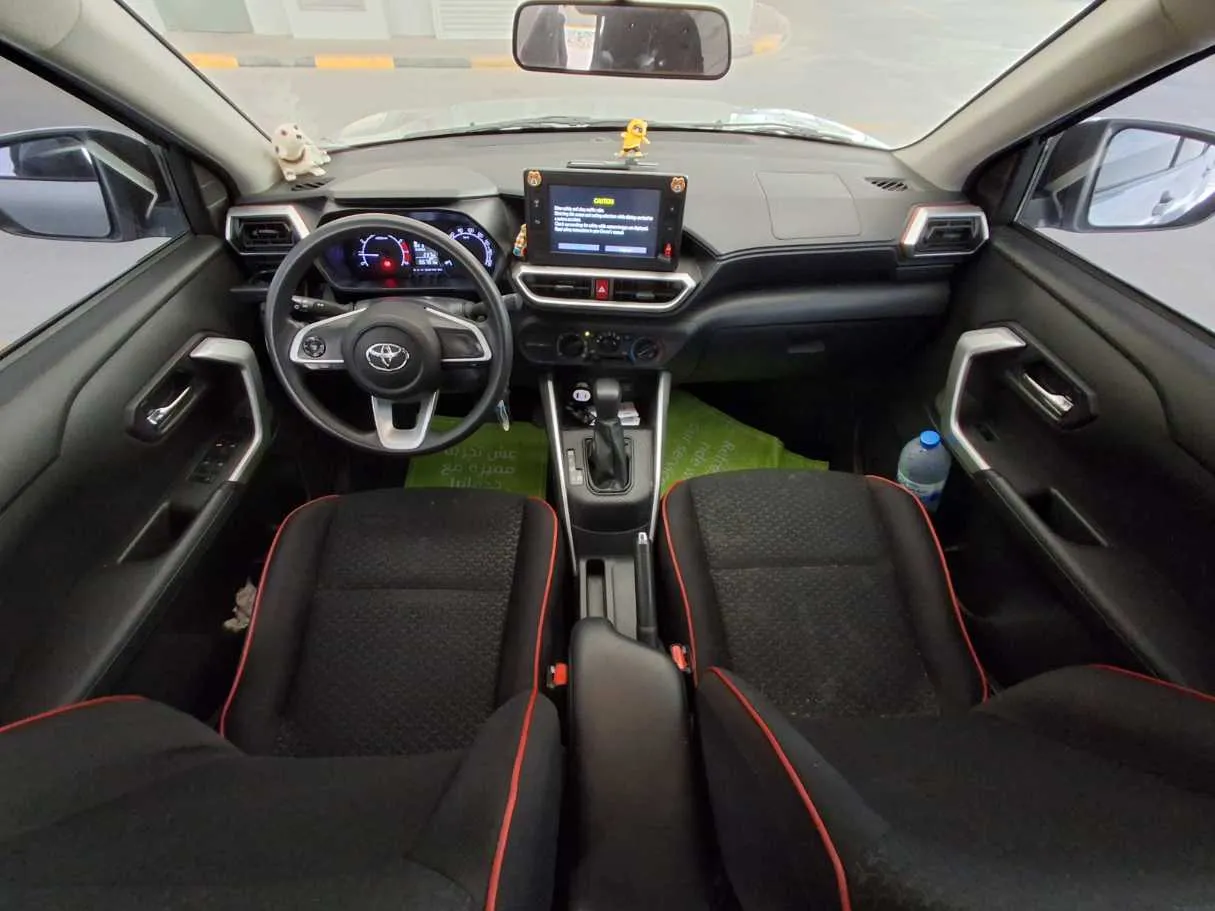 Car image 14