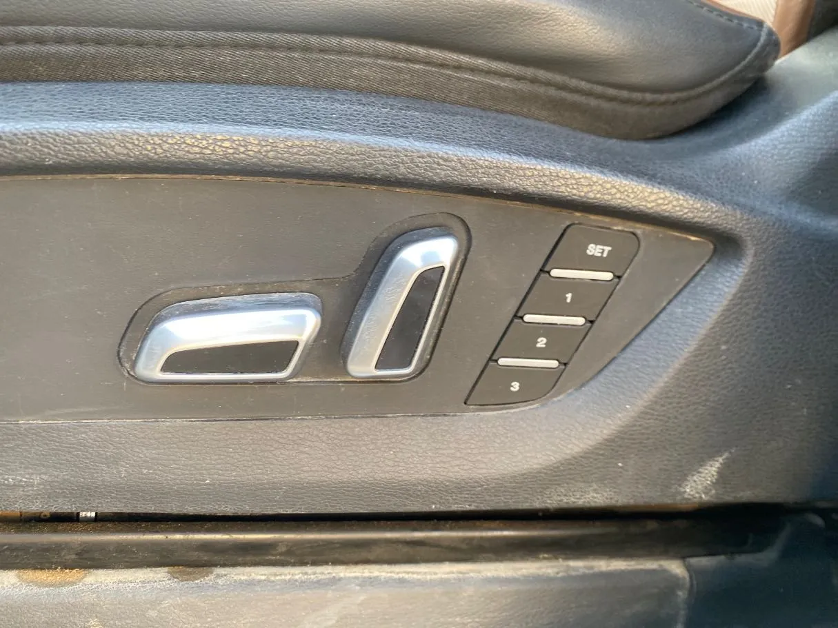 Car image 29