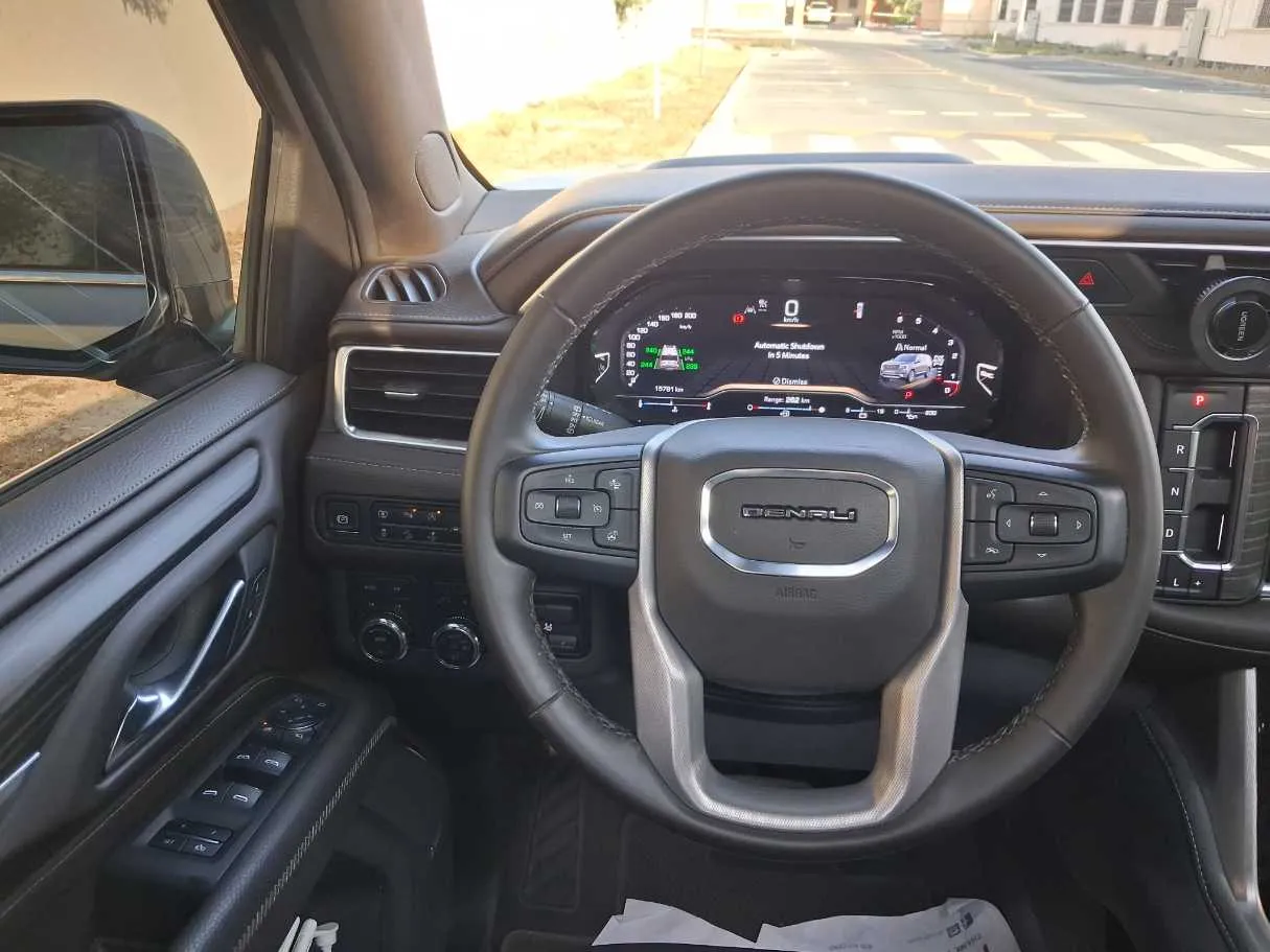 Car image 18