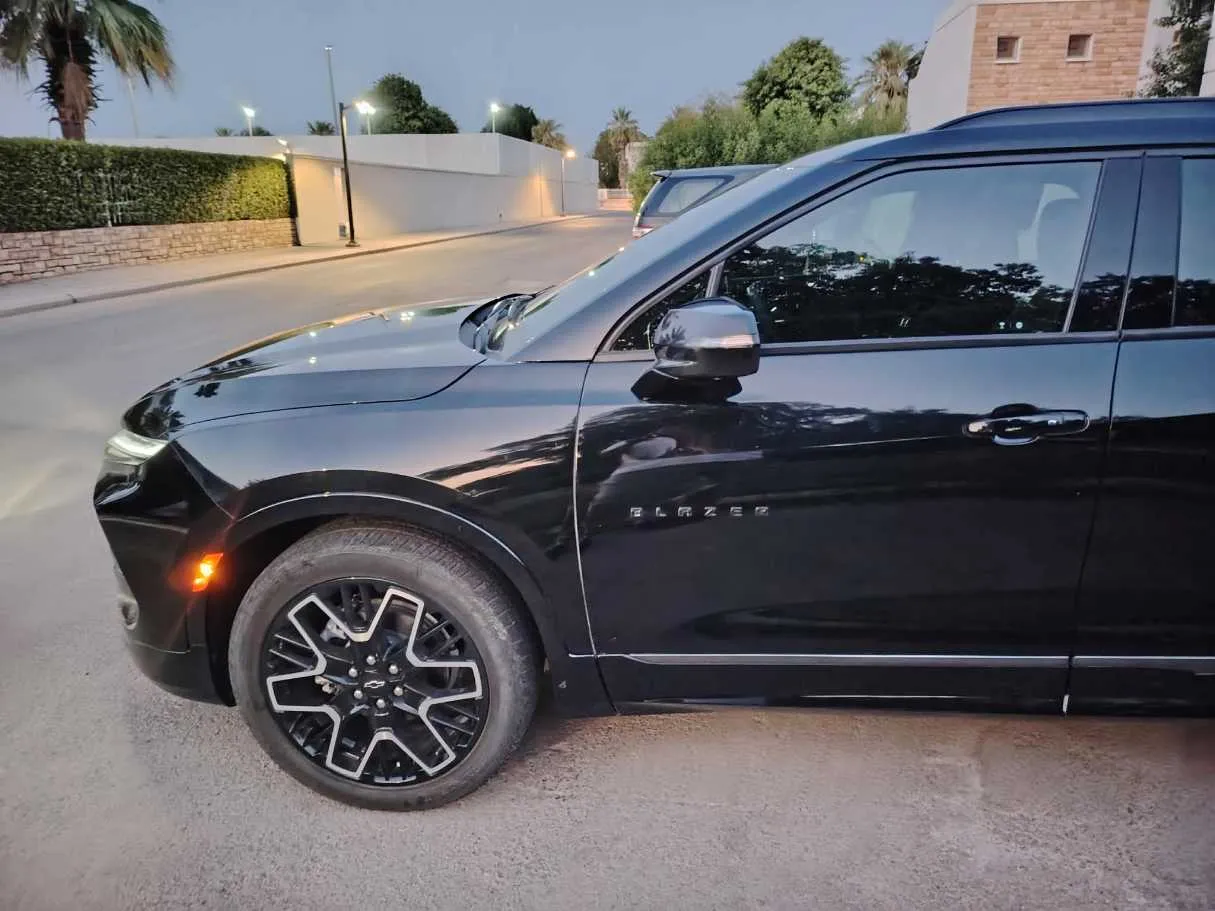Car image 9