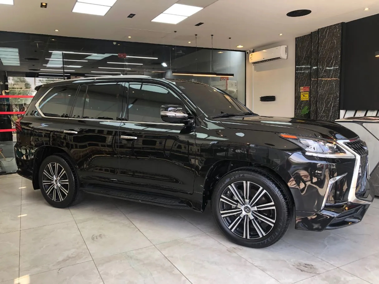 Car image 4