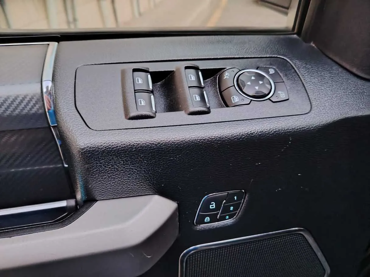 Car image 37