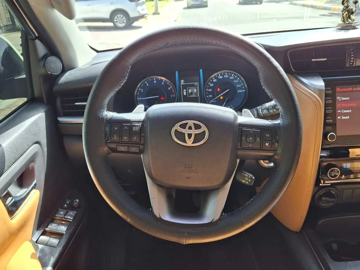 Car image 17