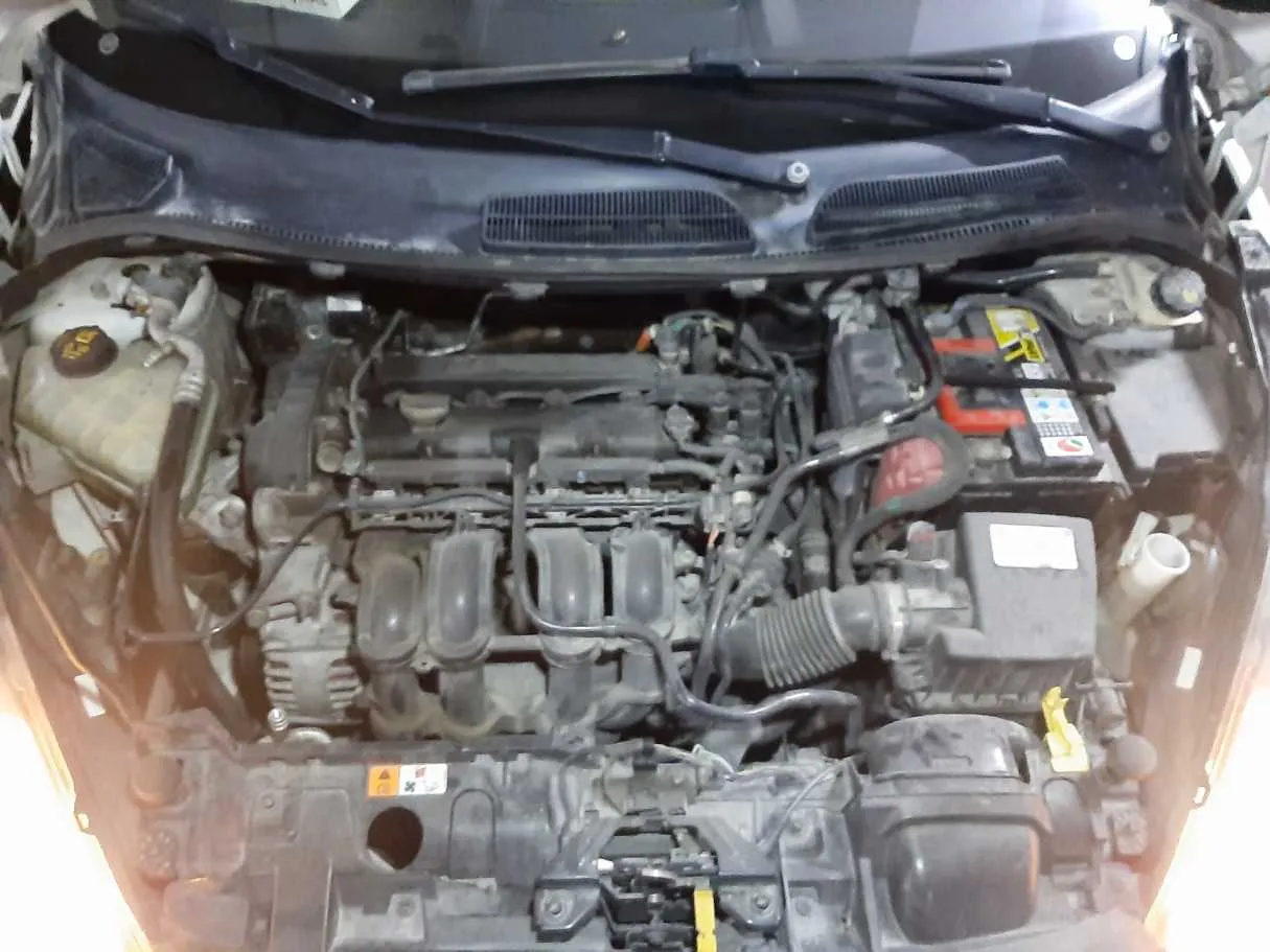 Car image 19