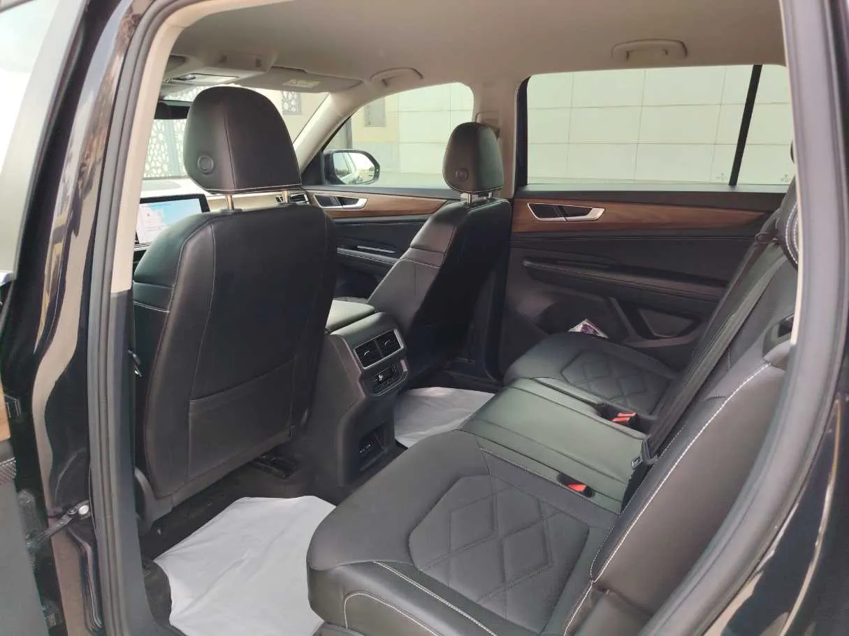 Car image 14