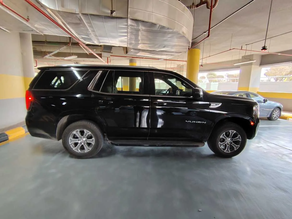 Car image 4