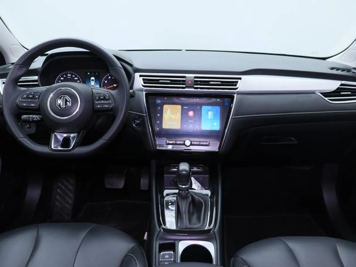 Car image 14