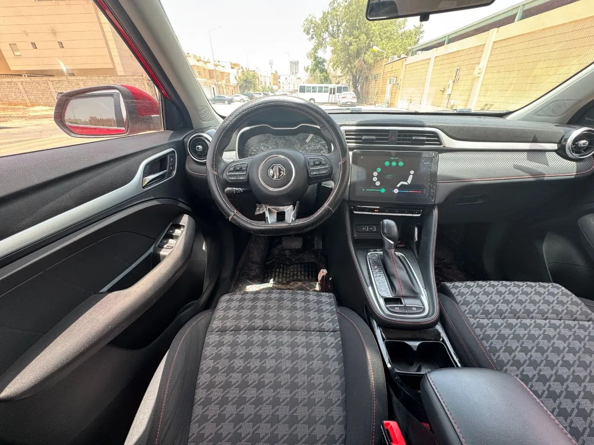 Car image 16