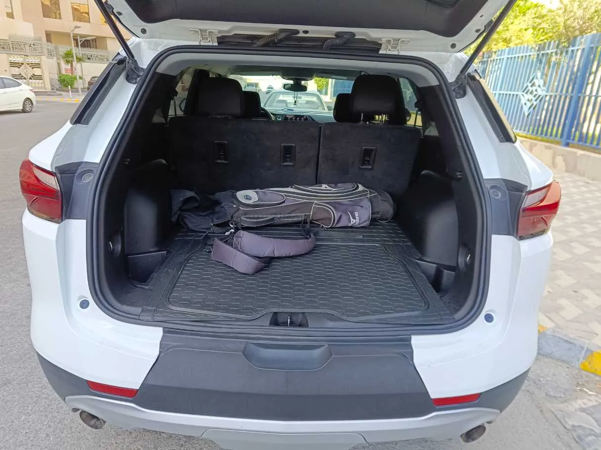 Car image 29