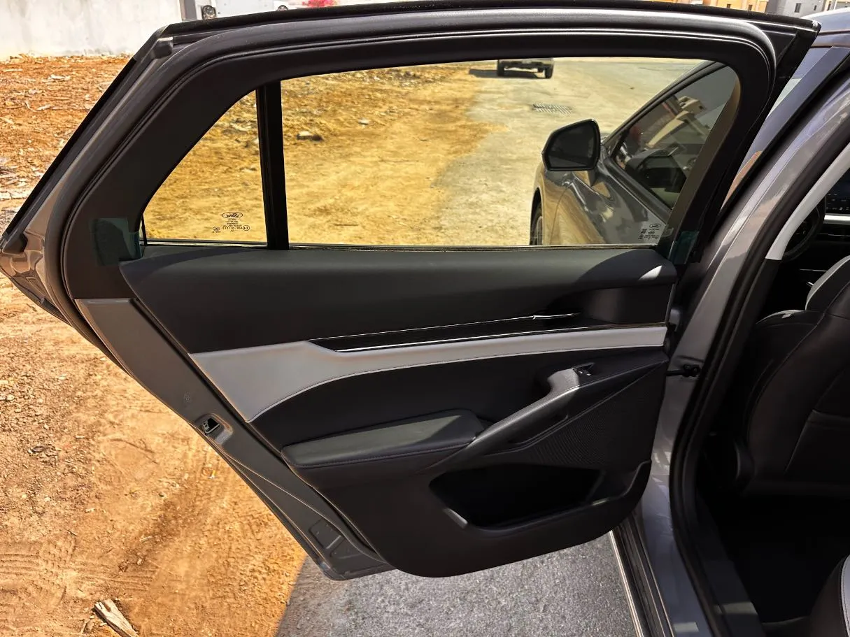 Car image 13