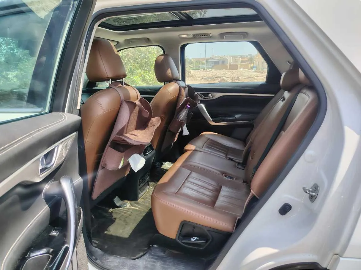 Car image 17
