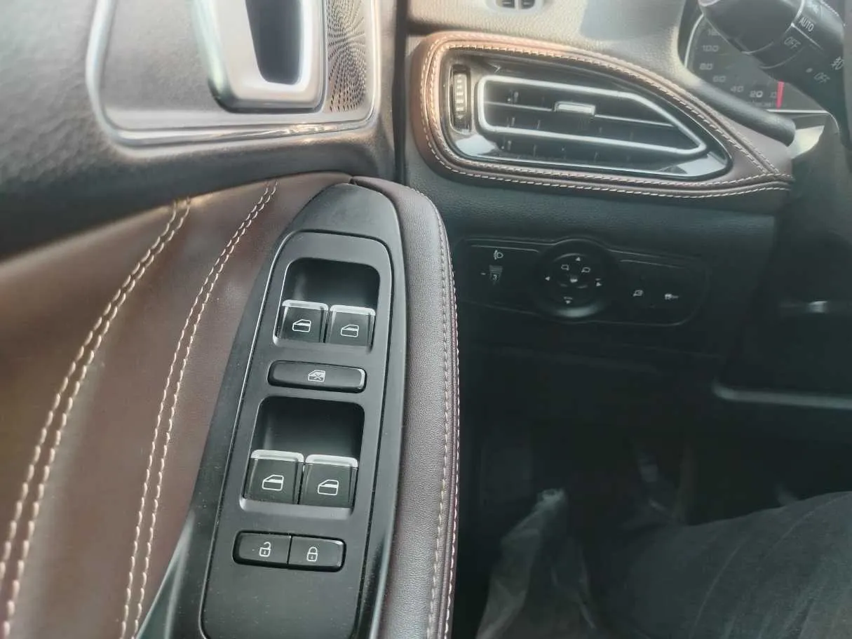 Car image 36