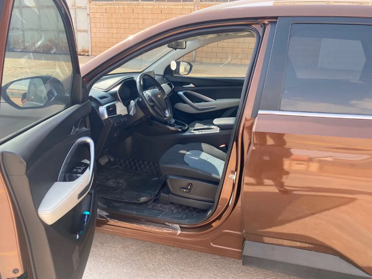 Car image 11