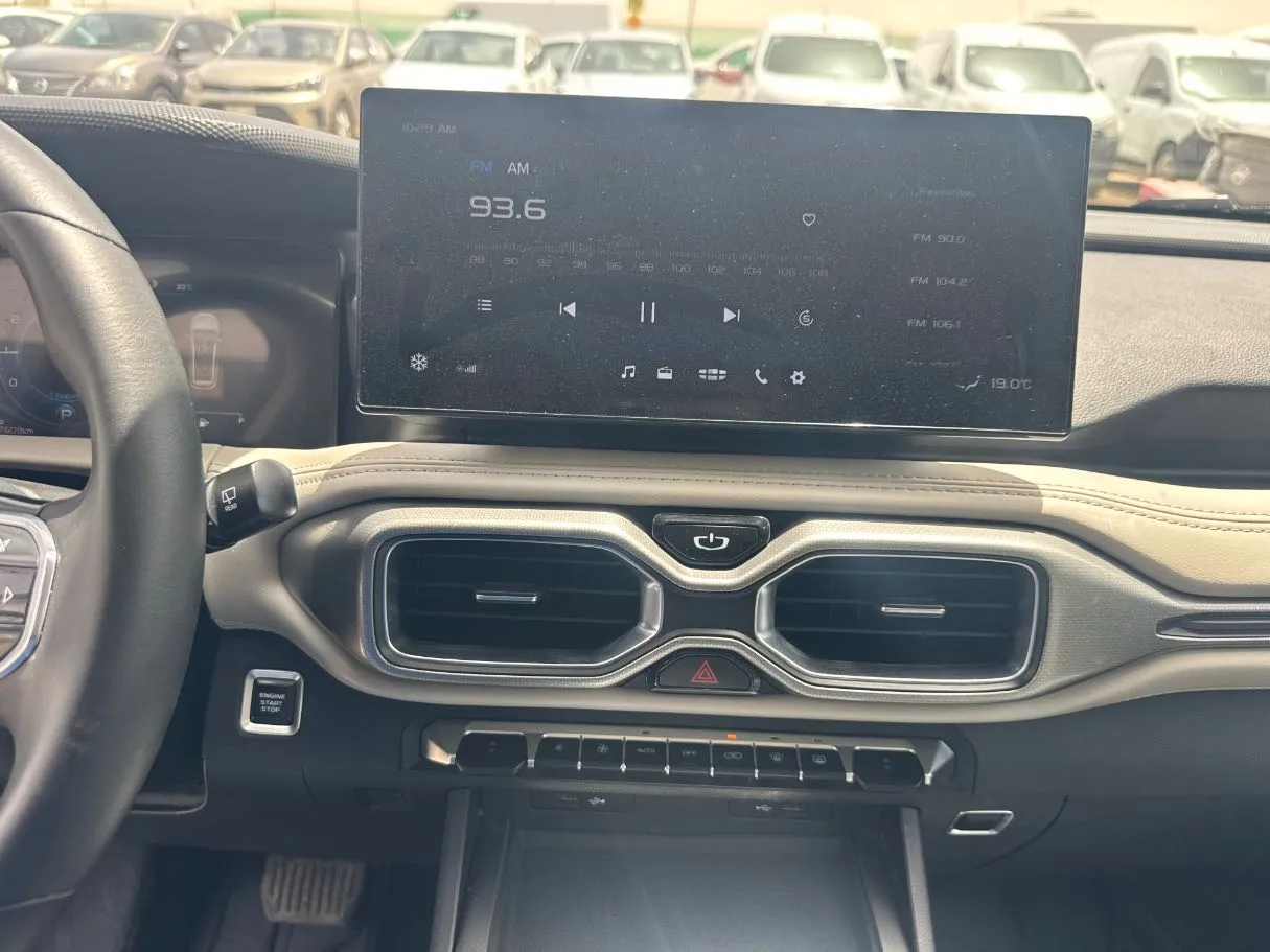 Car image 13